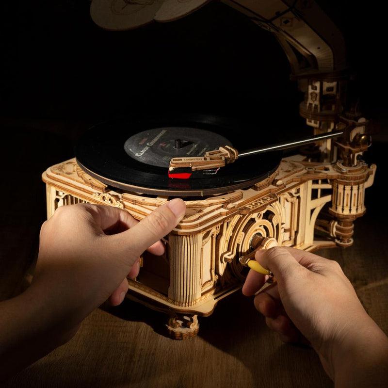 Robotime Hand Crank Classic Gramophone Wooden Model Building Kit | Vintage-style Music Box | 424pcs Fun Assembly | Gift for Children, Adults, and Vintage Enthusiasts | Home Decor